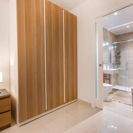 Beautiful Modern 2br *