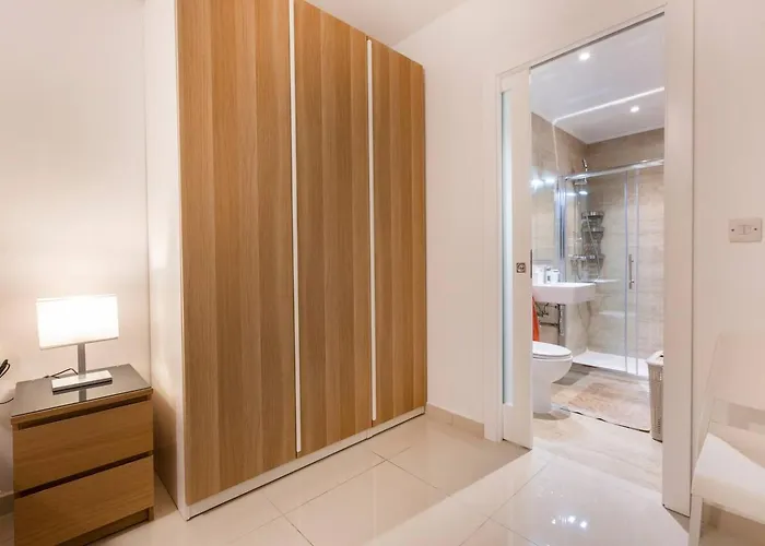 Beautiful Modern 2br *