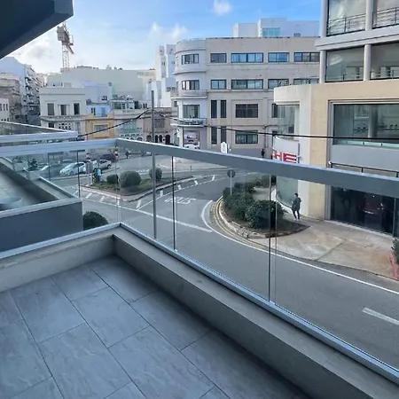 Beautiful Modern 2br *