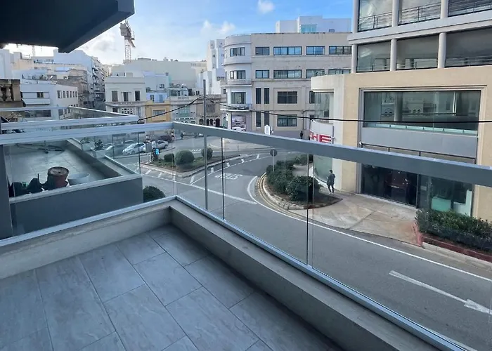 Beautiful Modern 2br *